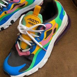 Big kids size 7 Nike 270